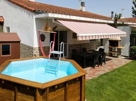 Casa Ozcoidi, acogedor alojamiento con jardín y piscina en el centro de Navarra, hotel u gradu Pitillas