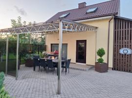 Cozy house for family and friends, hotel en Gargždai