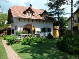 Appartement A in Strandnähe mit Terrasse und Grill