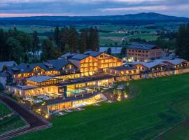 PANORAMA Allgäu Spa Resort, ξενοδοχείο με πισίνα σε Seeg