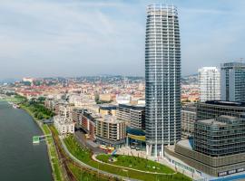 The first skyscraper in Slovakia، فندق شاطئي في براتيسلافا