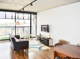 Modern 2BD w City Views, Pool, Gym and Rooftop