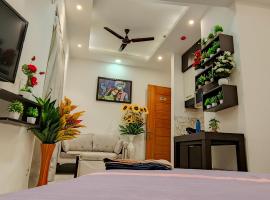 Gold Haven Studio - Luxury Studio Apartment Full Furnished With Full Facility, appartement à Noida