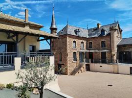 Le petit Château de Sathonat - Horizon Paradis, hotel com jacuzzi em Saint-Amour-Bellevue