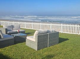 Beachfront Lux Escape, hotel di Hentiesbaai