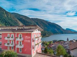 Hotel Londra Slow Living Molveno, отель в Мольвено