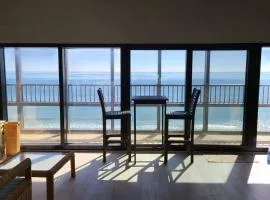 Stunning Ocean-Front Penthouse 1800sf 3BR 2BA 7Bed at Regency Tower