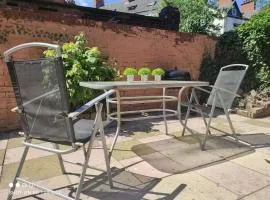 Location! 2 bed city centre with free parking