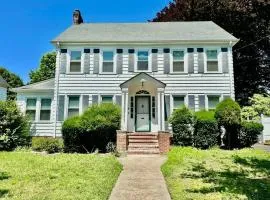 Huge Remodeled House Close to Yale with Backyard