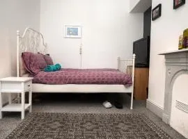 Audenshaw Spacious Double Room