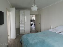 Cozy Central City Apartment, hotell i Ulan Bator