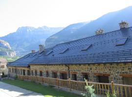 Apartamentos Russell, Hotel in Torla-Ordesa