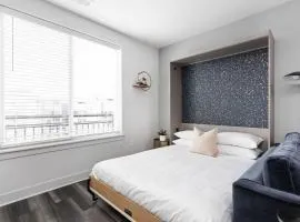 Stylish Downtown Studio by CozySuites