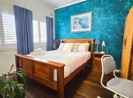 Seaside Escape Walk to Beach & Cronulla Golf Club Sleeps 3