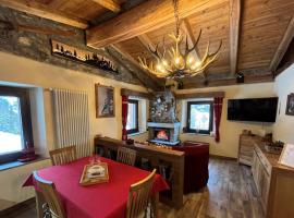 Chalet Chez Louis - Alpine Charm with Mont Blanc View & Ski Access, hotel di Courmayeur