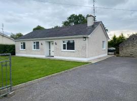 3 Bedroom Bungalow in Kiltimagh, hotel em Kiltimagh