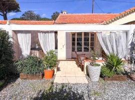 Rêve D'azur en bord de mer, studio avec piscine partagée, parking Barbecue, draps inclus à la Nartelle, casa vacacional en Sainte-Maxime