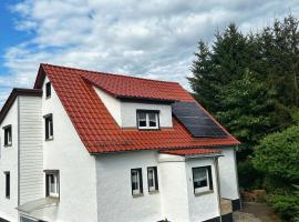 Gemütliche Ferienwohnung am Bach, hótel í Waltershausen