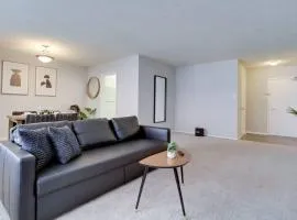 Great Apartment With Gym at Crystal City