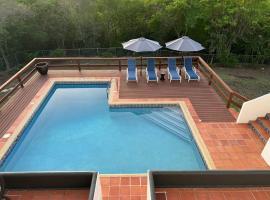 Luxury Spacious 3BR Villa With Pool, hotel em Gros Islet