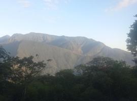 La Esperanza casa de Huéspedes, hotel u gradu Coroico