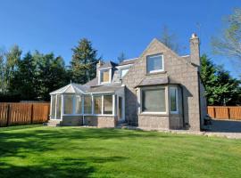 Traditional Stone Farmhouse - Aberdeen West, hótel í Aberdeen