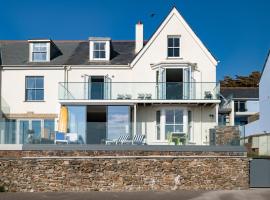 Atlantic View, North Cornwall seafront, 5* Gold, hotel em Polzeath