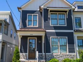 Modern Vacation Home in Heart of Nashville, cabana o cottage a Nashville