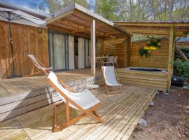 Cosy Lodge - spa, terrasse & parking, kamp u gradu 'Onesse-et-Laharie'