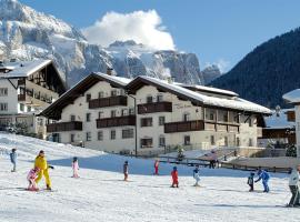 Residence Cesa Rives: Selva di Val Gardena'da bir otel