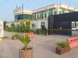 Javson Airport Hotel, hotell i Sialkot