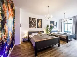 Große 3 Schlafzimmer Unterkunft mit Küche, Bad, Waschmaschine & Balkon am Zoo