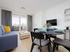 Comfortable Apartment with Parking by Noclegi Renters