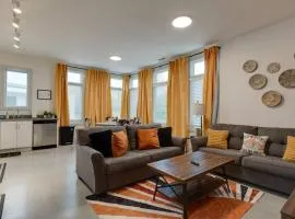 Chic Condo, 2mi to Downtown, Sleeps 8, by Geodis