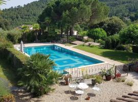 Sous le grand pin Gîtes Eden En Cévennes Anduze, hotel u gradu 'Anduze'