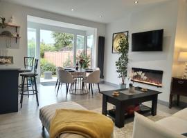 Cozy Cottage - Close to London, hotell i Epsom