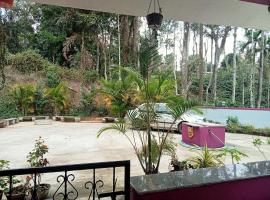 Somanna Estate homestay, hotell i Madikeri