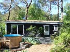 Mooi 4p Wellness chalet in het Bos met finse Sauna en Hottub