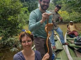 CAMUNGO Lodge in indigenous community ALL INCLUSIVE, chalé em Puerto Franco