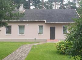 Cozy house with sauna and terrace, Hotel in Narva-Jõesuu