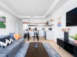 Stylish Townhome Apartment at Bathurst & College, apartamentai Toronte