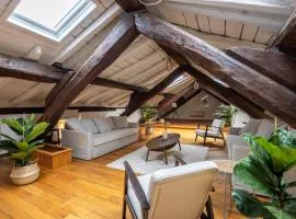 Dimora De' Poeti - 250 Square Meters Attic with Jacuzzi