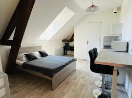 Studio 11 Proche Centre Ville avec Wifi Parking Troyes โรงแรมในทรัวส์