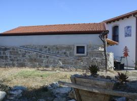 Casa da Lima - Nestled in Nature on Santiago's and Fatima's Path, Close to Coimbra and Rabacal, hotel u gradu Alvorge