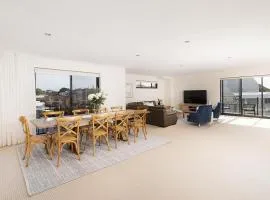 Bay Vista Penthouse - Heart of Nelson Bay