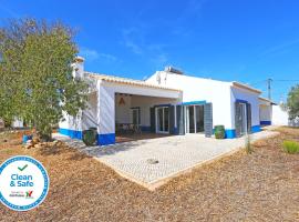 D13 - Eiras Velhas Holiday House in Almádena, בית נופש בAlmádena