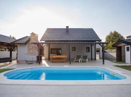 Holiday house Eva with pool, casă de vacanță din Vukovar