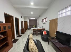 Jhouse in center of Salatiga City, hotel en Salatiga