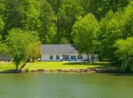 Lakeside Haven with Hot Tub