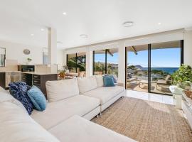 Amelie - Luxury Beach View Condo Minutes To Beach, Hotel in Terrigal